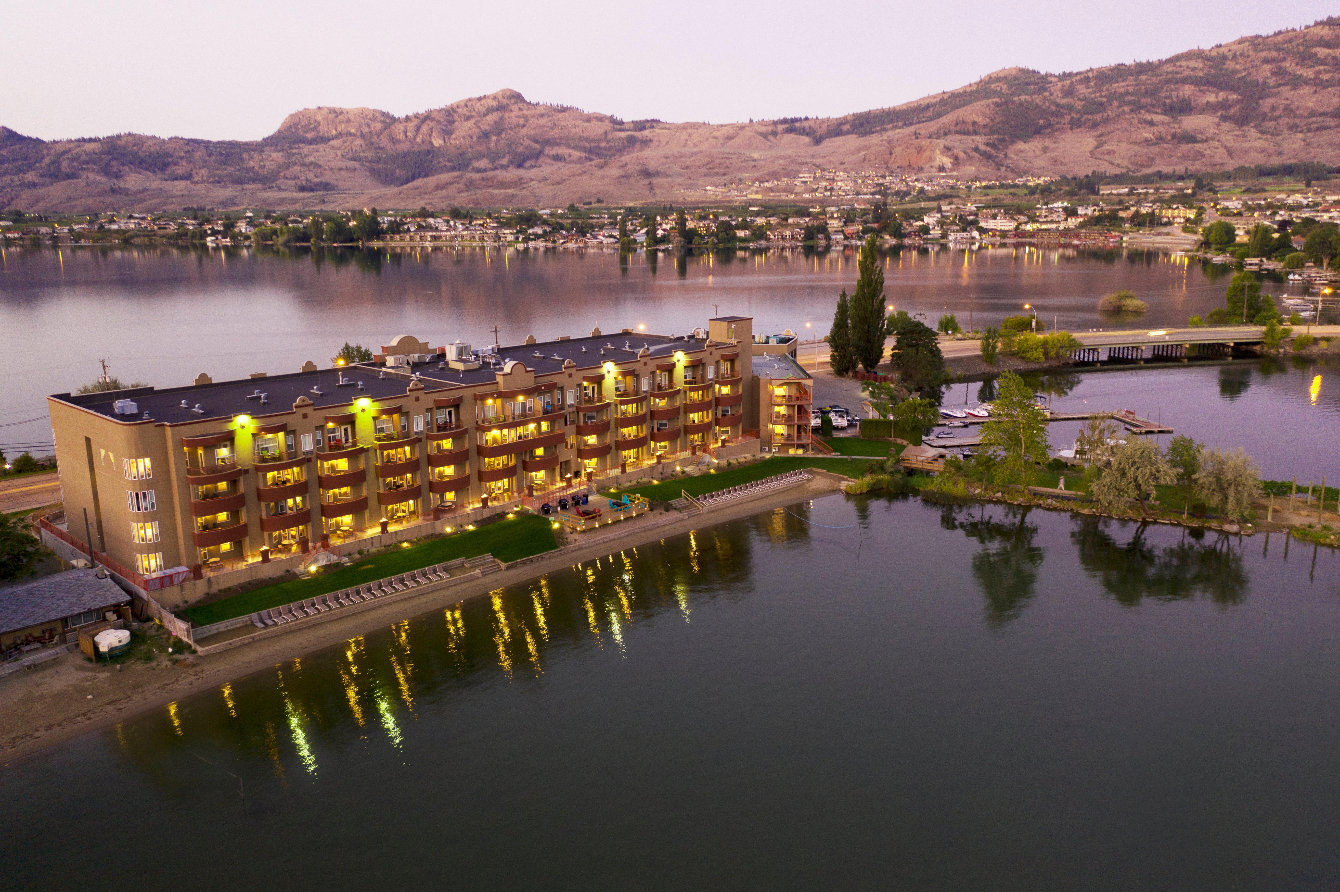 Holiday Inn Hotel & Suites Osoyoos By Ihg Eksteriør billede