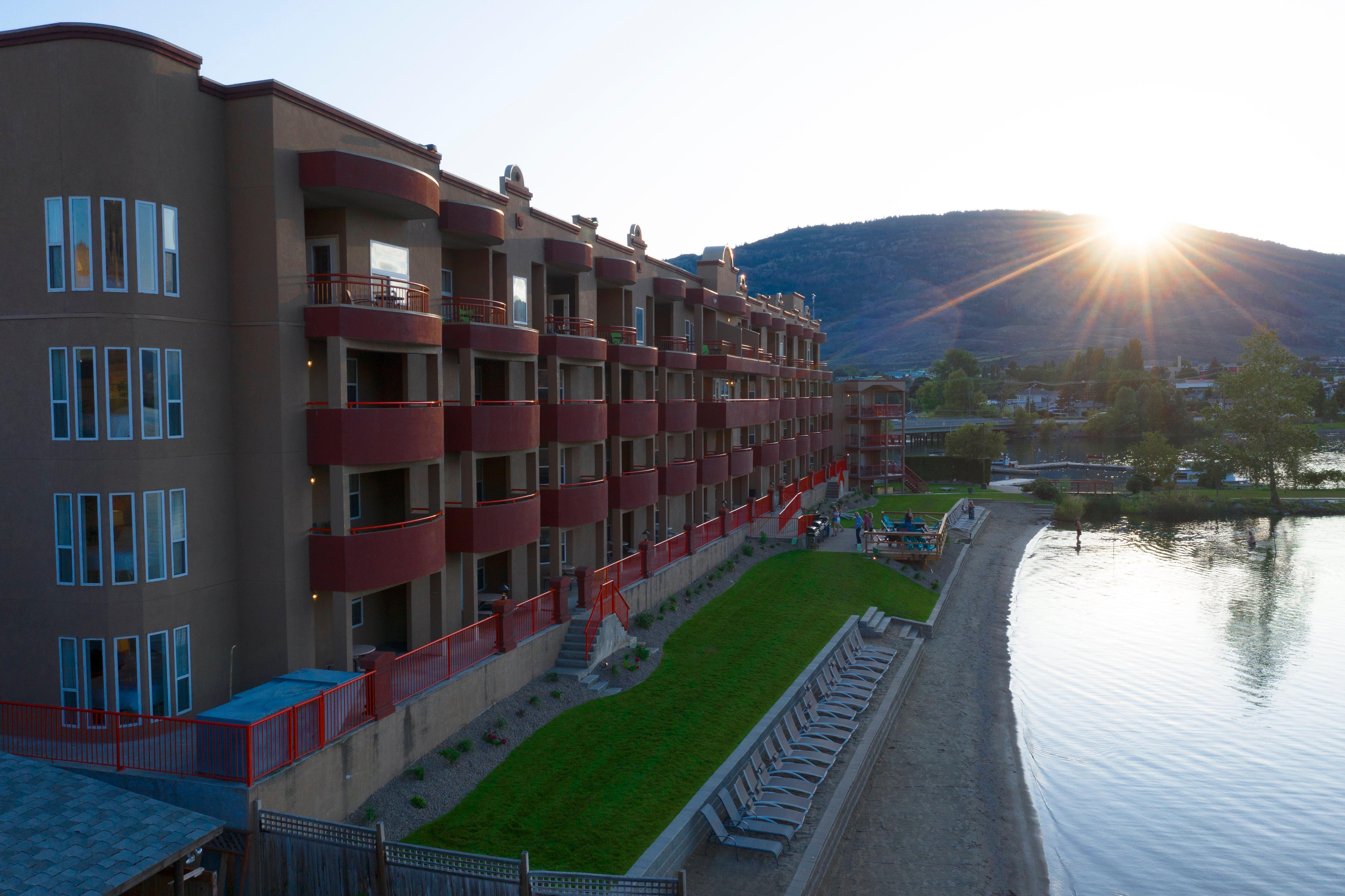 Holiday Inn Hotel & Suites Osoyoos By Ihg Eksteriør billede