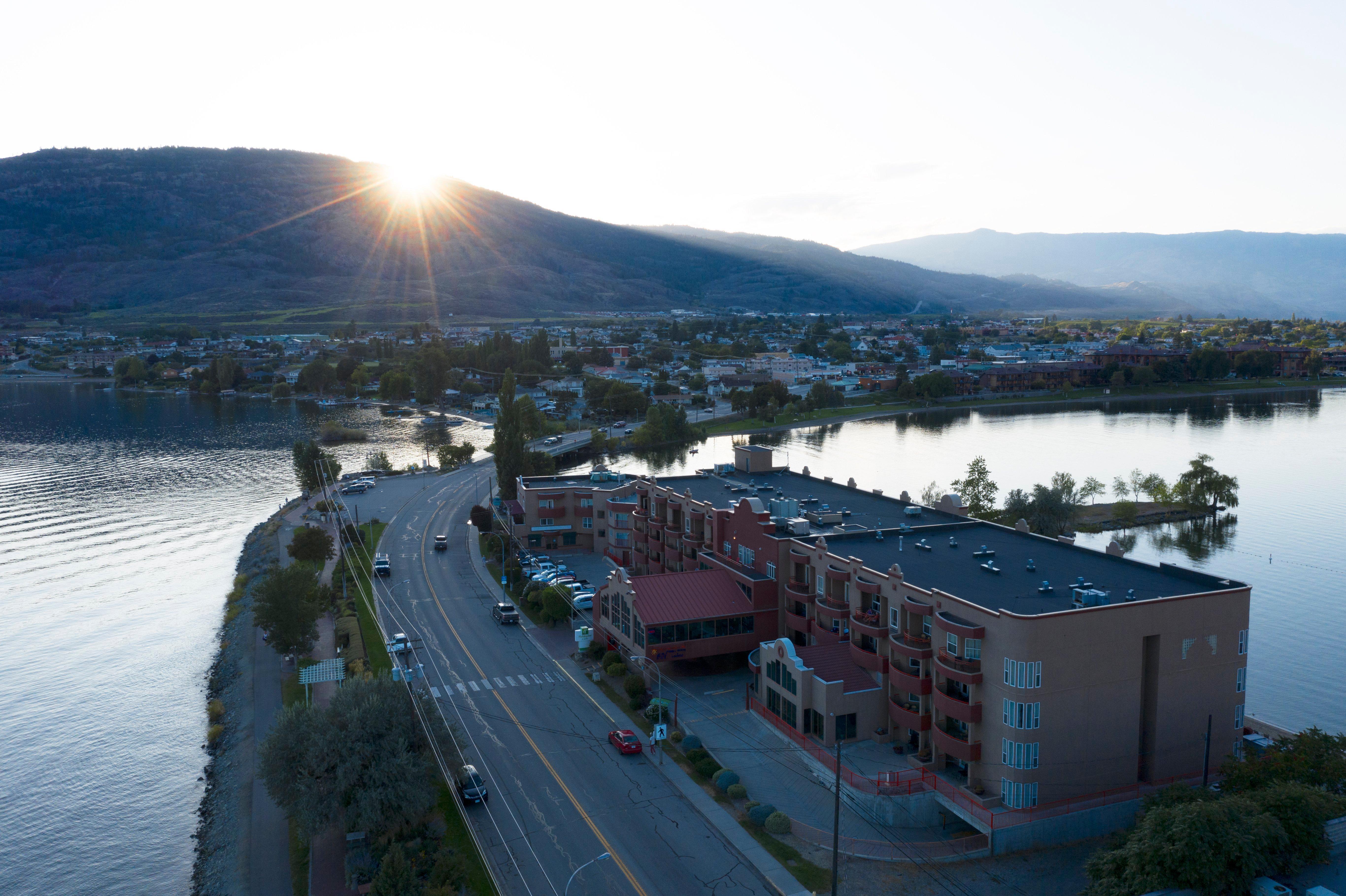 Holiday Inn Hotel & Suites Osoyoos By Ihg Eksteriør billede