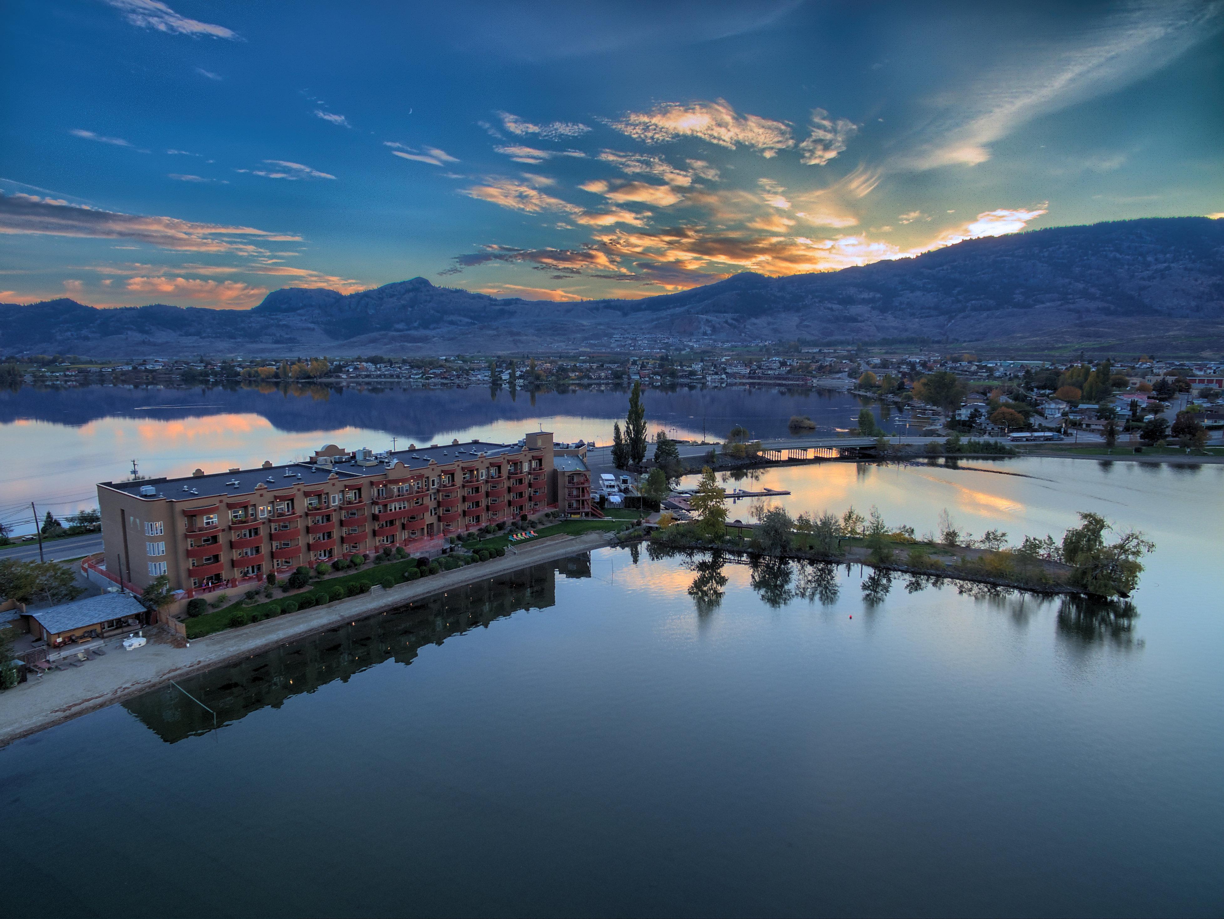 Holiday Inn Hotel & Suites Osoyoos By Ihg Eksteriør billede