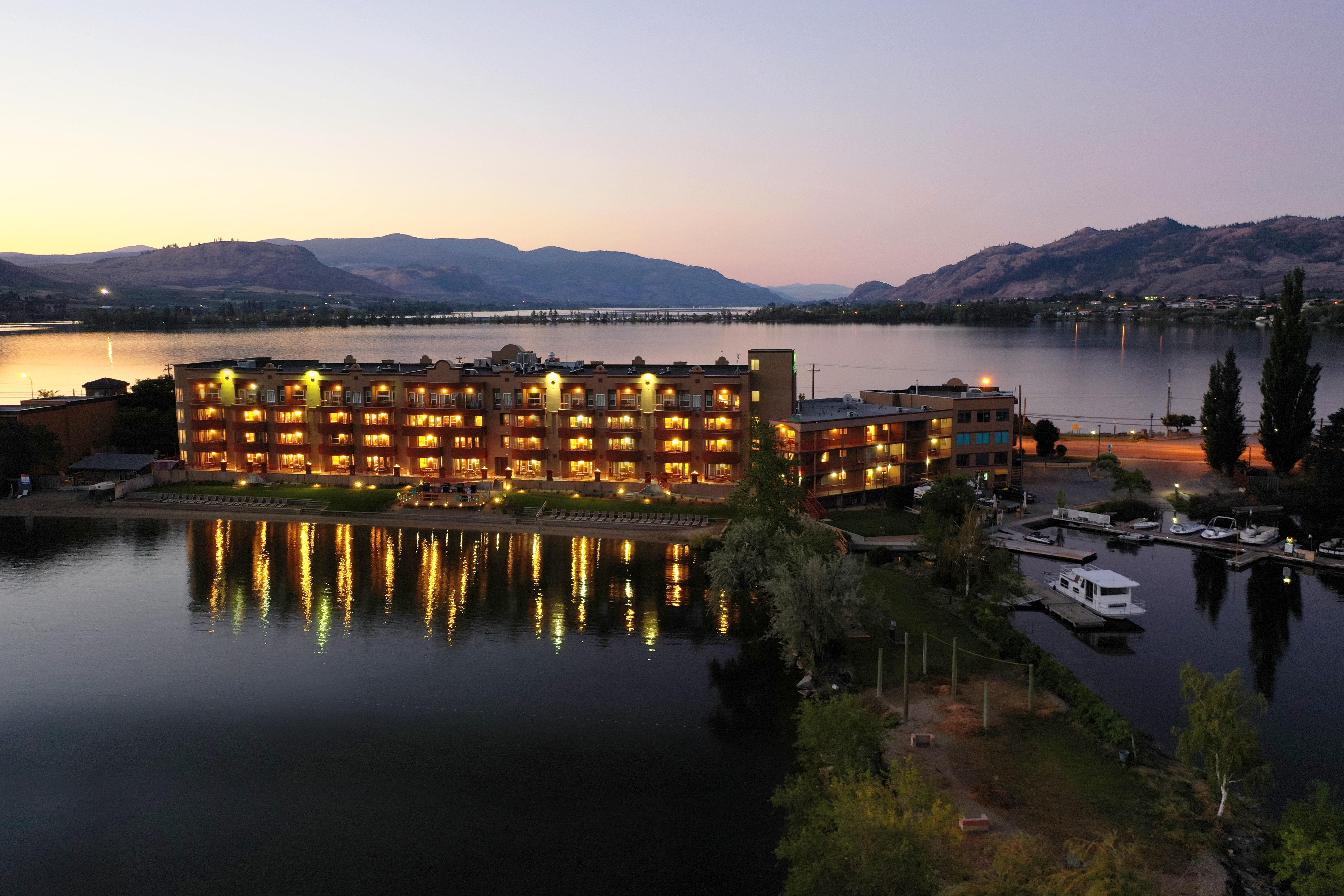 Holiday Inn Hotel & Suites Osoyoos By Ihg Eksteriør billede
